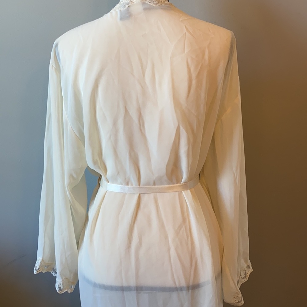 Valerie Stevens Intimate Robe - Picture 3 of 8